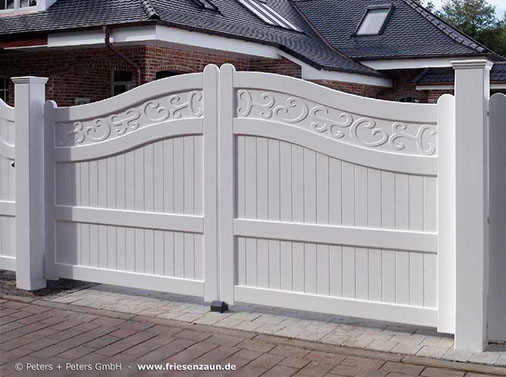 Gartentor im Sylter Friesenstil - Holztor FRIESLAND - Hartholz weiß oder farbig lackiert - Einfahrtstore von Peters + Peters.