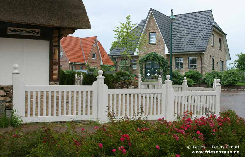 Original Sylter Friesenzaun - Weißer Gartenzaun aus wertvollem ODUM IROKO Hartholz - Anfertigung nach Maß von Peters + Peters