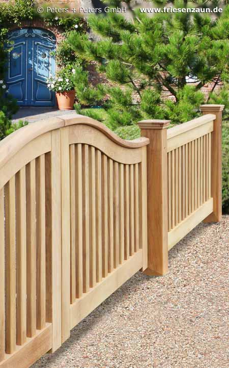 Gartentor - Holztor SCHLESWIG - massives ODUM-IROKO Hartholz in der Ausführung Natur unbehandelt.