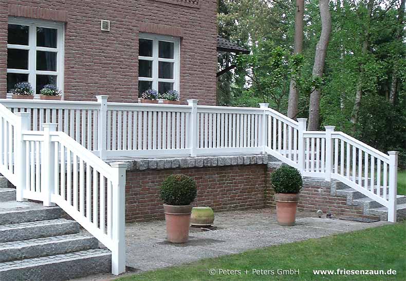 Terrassengeländer mit integriertem Treppengeländer - Wetterfeste Geländer für Balkon und TREPPE von Peters + Peters.