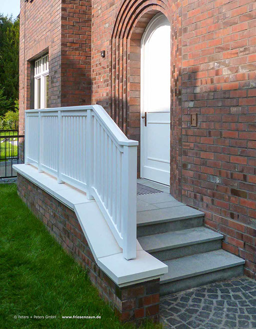 Terrassenzaun - Terrassengeländer weiß lackiert - Premium Tischlerqualität direkt vom Hersteller.