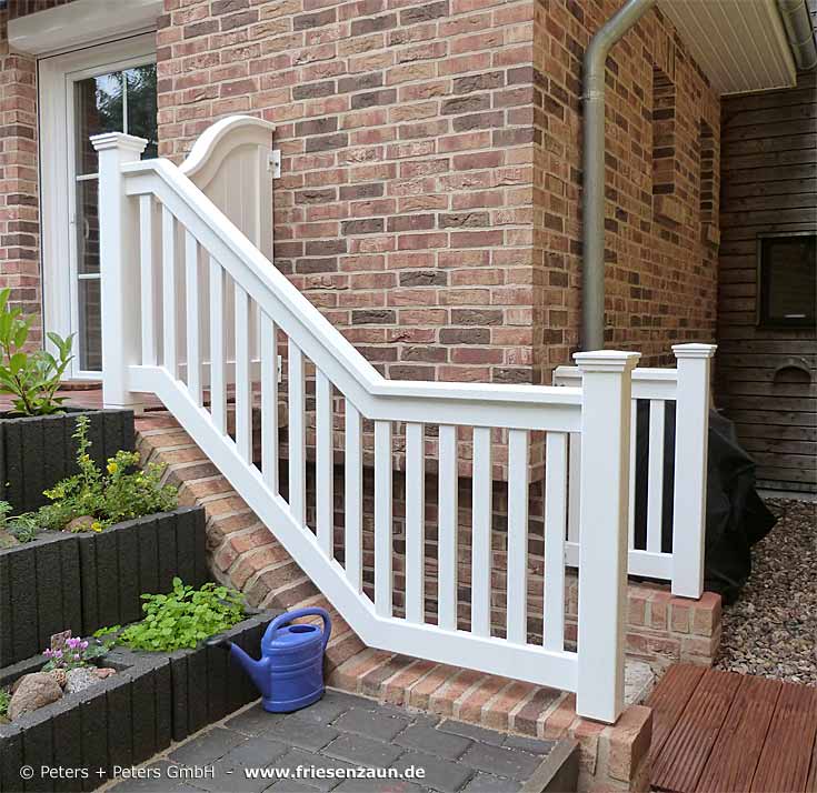 Individuelles Treppengeländer nach Maß gefertigt - Hartholz weiß - 25 Jahre Garantie.