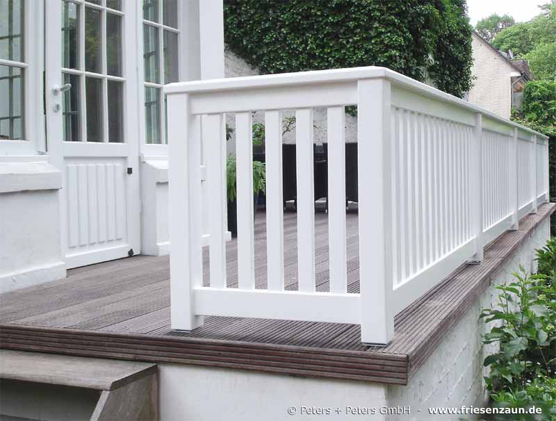 Balkongeländer: Renovierung - Peters + Peters hat schon viele historische Balkongeländer nach altem Vorbild neu aufgebaut.