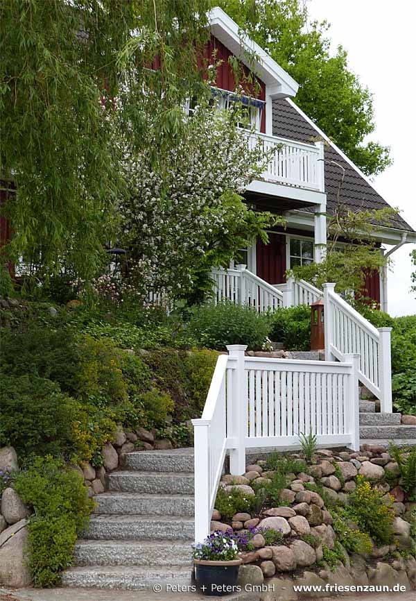 Balkongeländer + Weißes Treppengeländer aus wertvollem Hartholz - Maßanfertigung mit 25 Jahren Garantie.