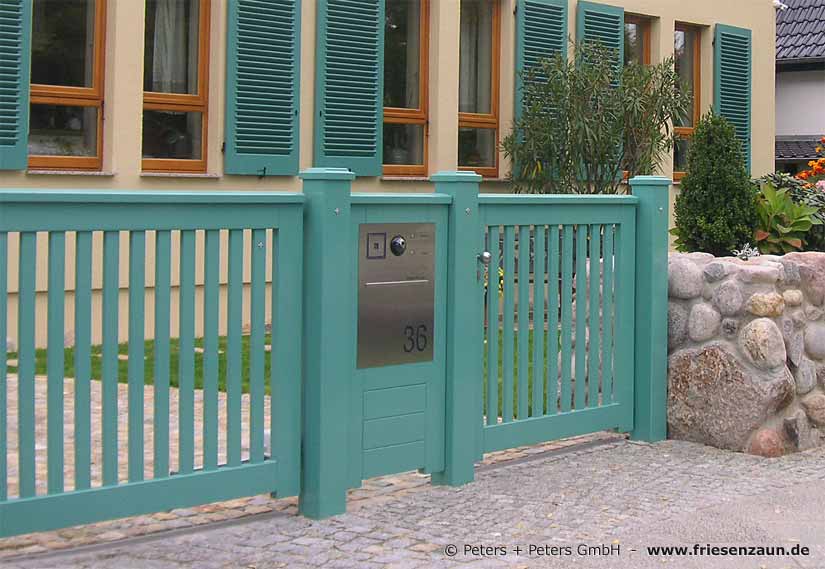 Gartentor OHLAND - Individuelle Holztore in allen RAL-Farben lieferbar.